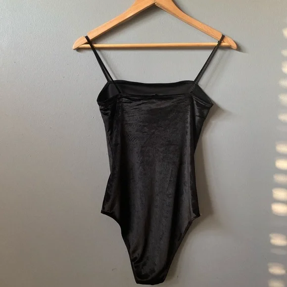 TopShop Black Square Neck  Spaghetti Strap Bodysuit✨🖤 - Picture 2 of 3